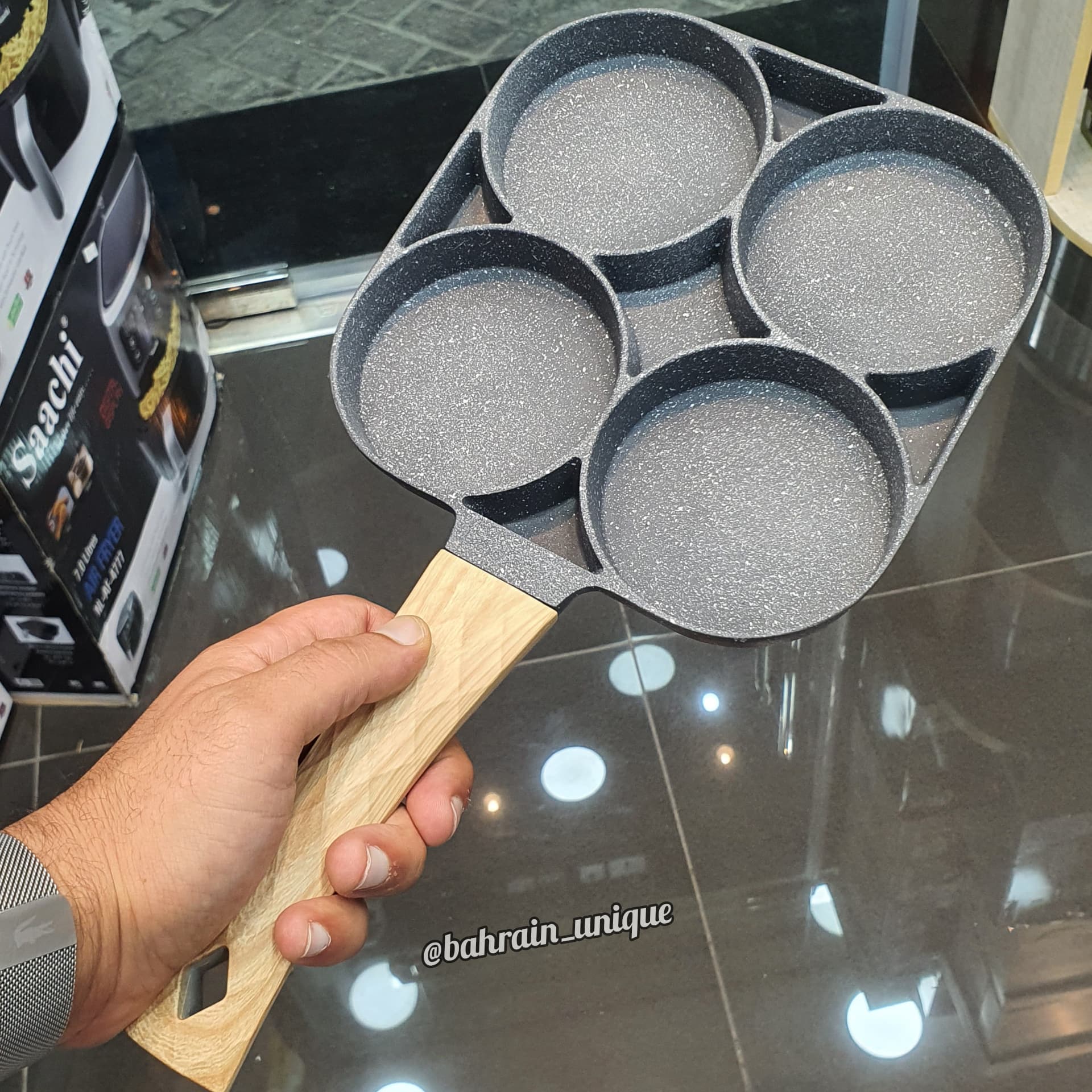 4 ‏Hole Pan ‎- المقلاة ‏المقسمة