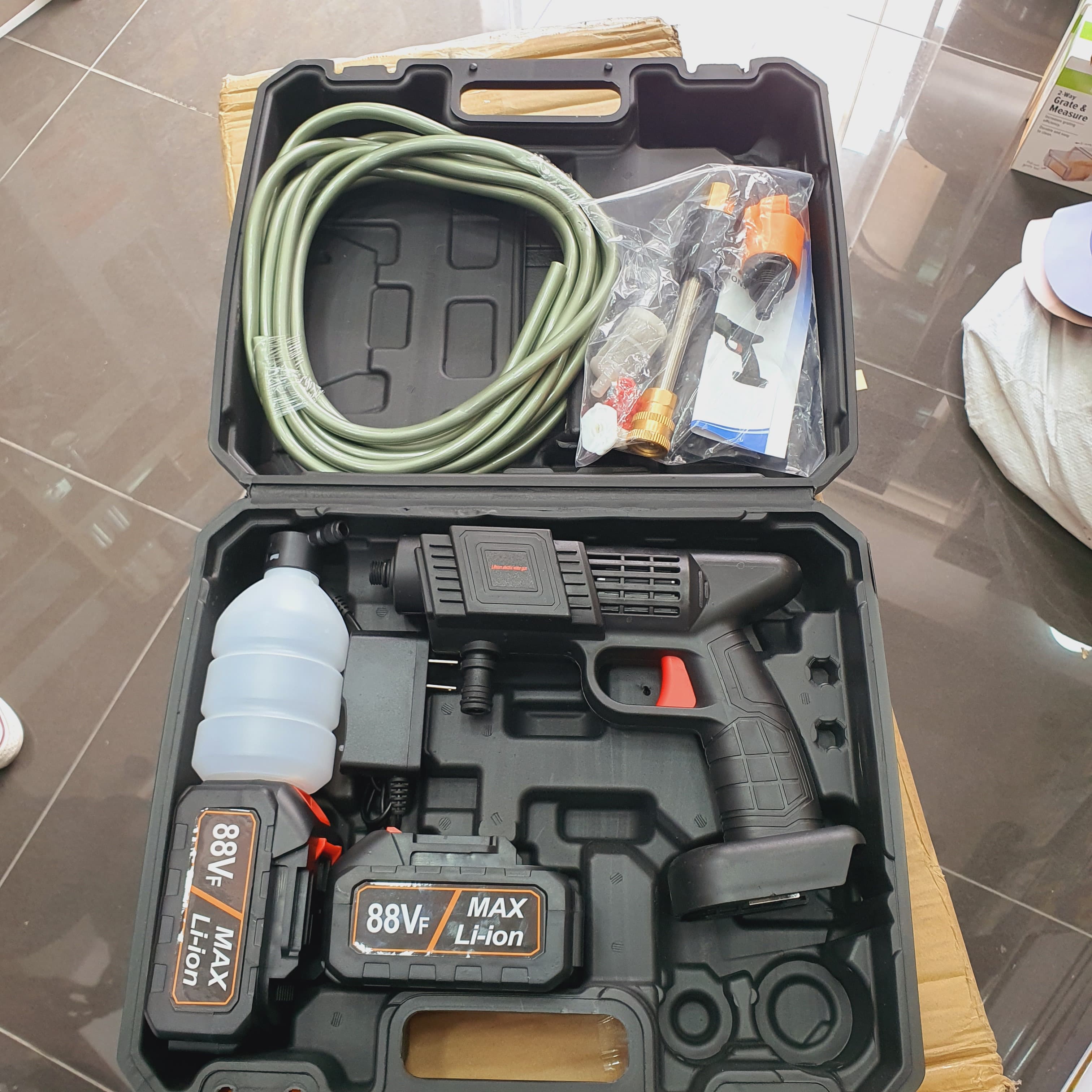 2xBattries Wireless Car Washer ‎- مضخة ‏لاسلكية ‏بطاريتين image 2