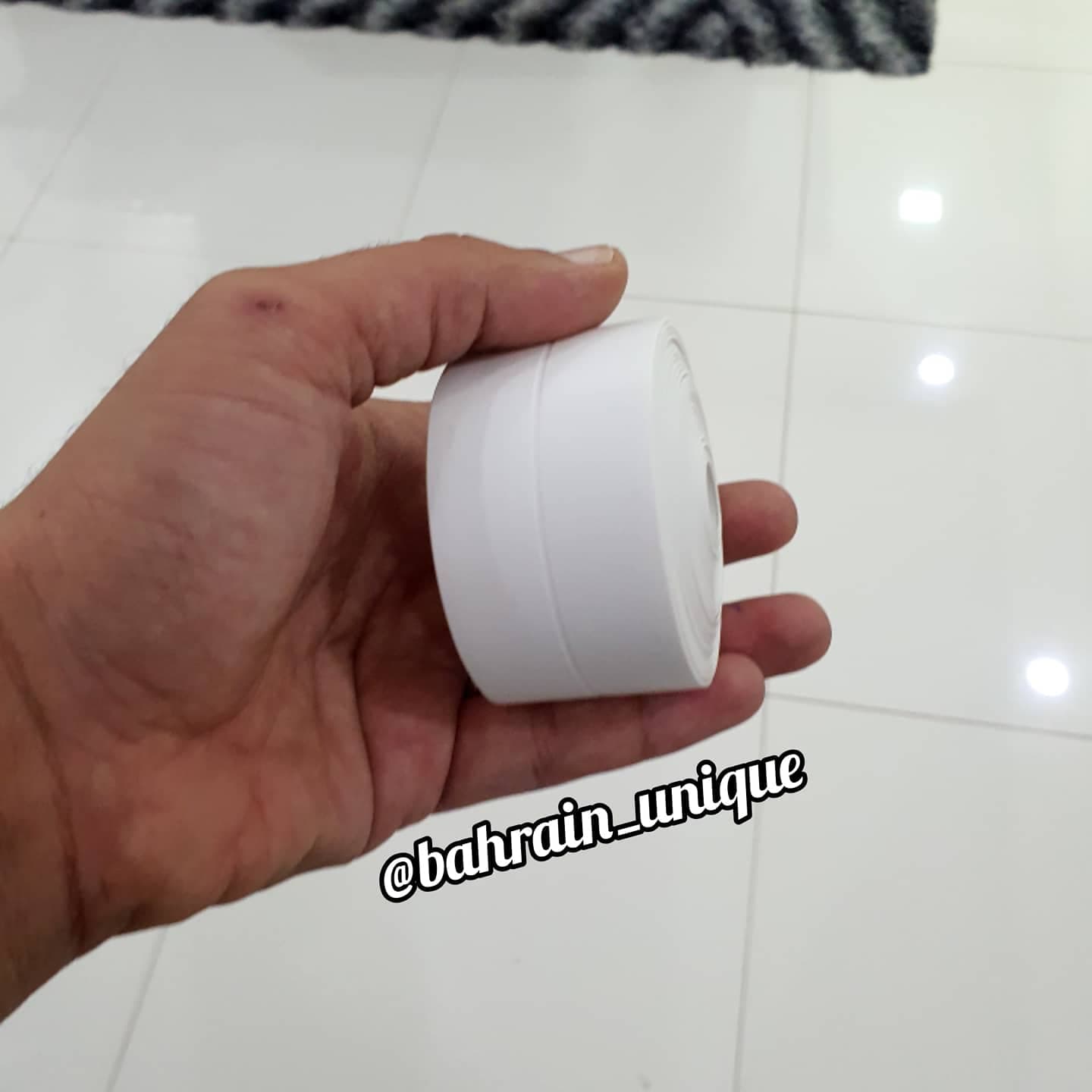 White Tape - اللاصق الأبيض