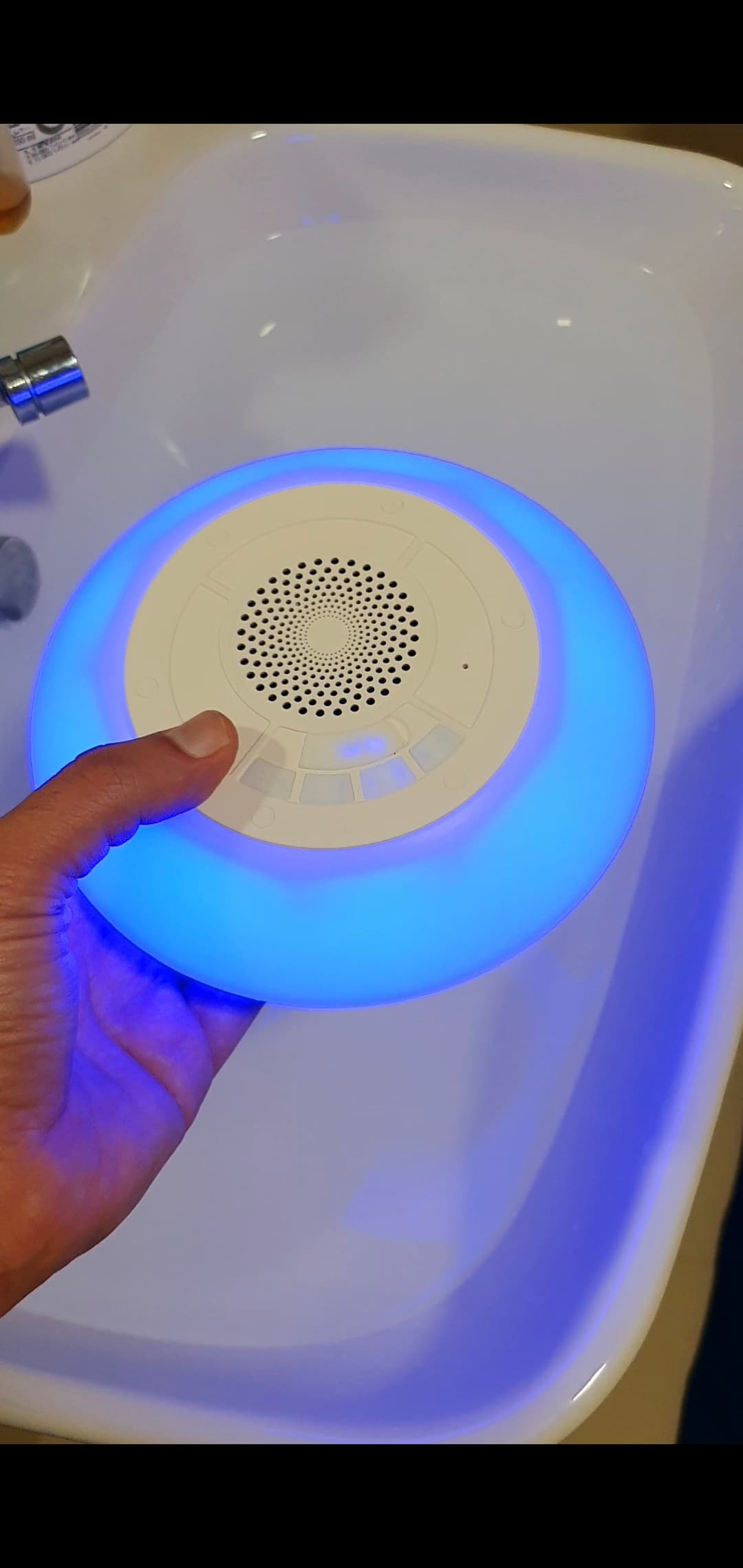 Water Floating Bluetooth Speaker ‎- سماعة ‏بلوتوث ‏تطفو ‏على ‏الماء image 2